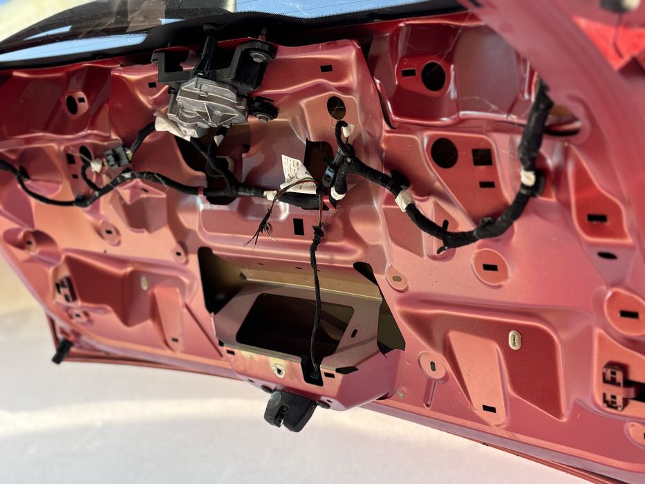 Заден капак ( Пета врата ) с камера Peugeot 2008 GT line 2023г