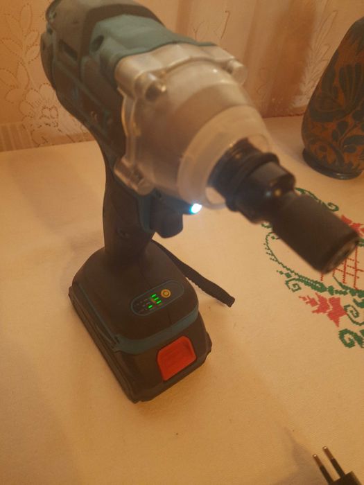 Masina de infiletat cu impact