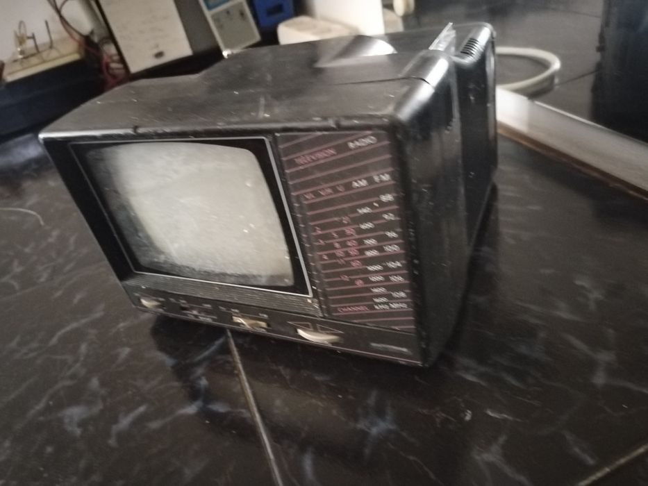 Vintage radio tv alb negru mic