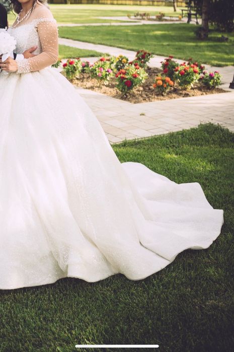 Vând rochița de mireasă