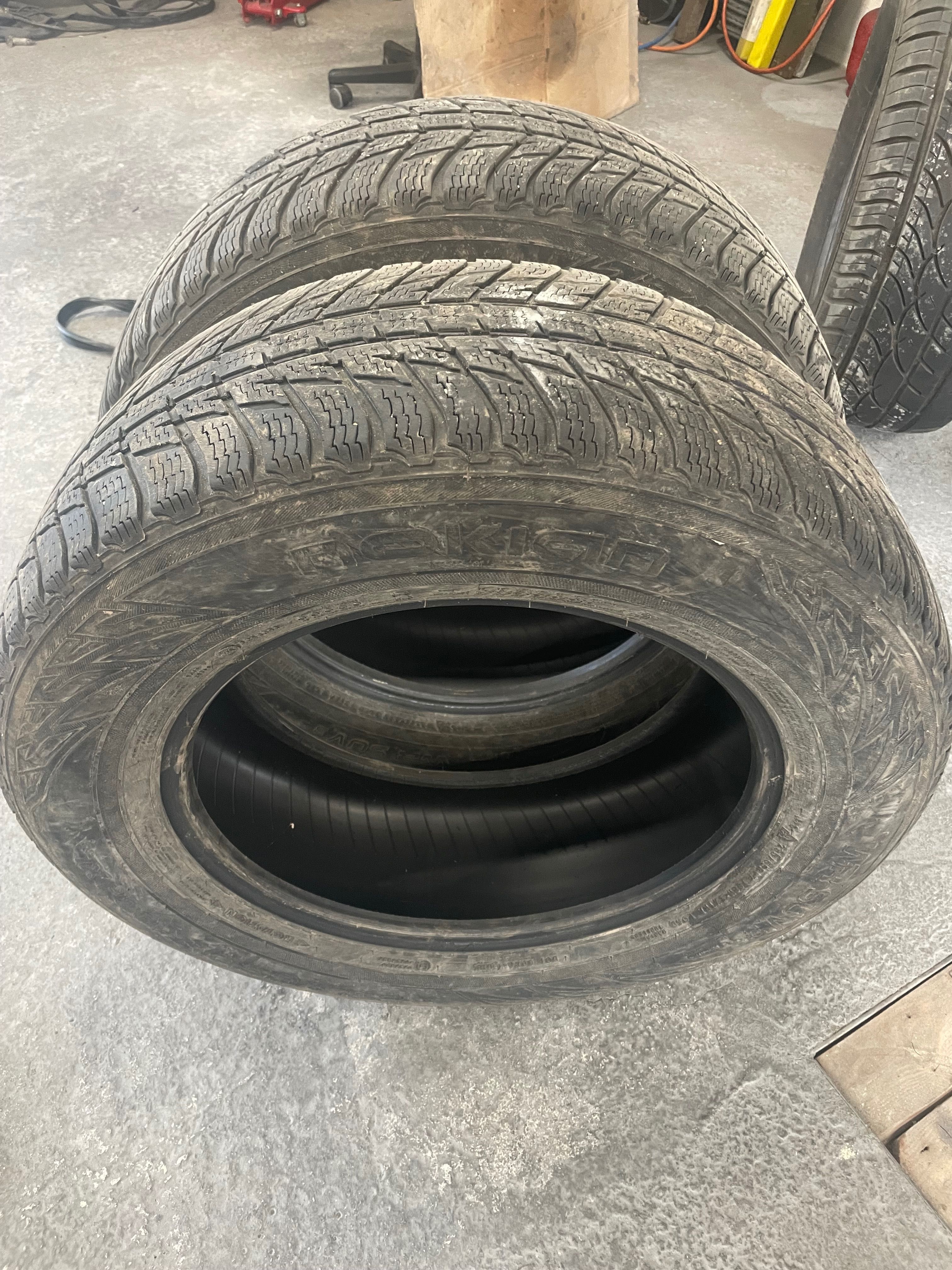 Гуми за джип nokian 235/65/17