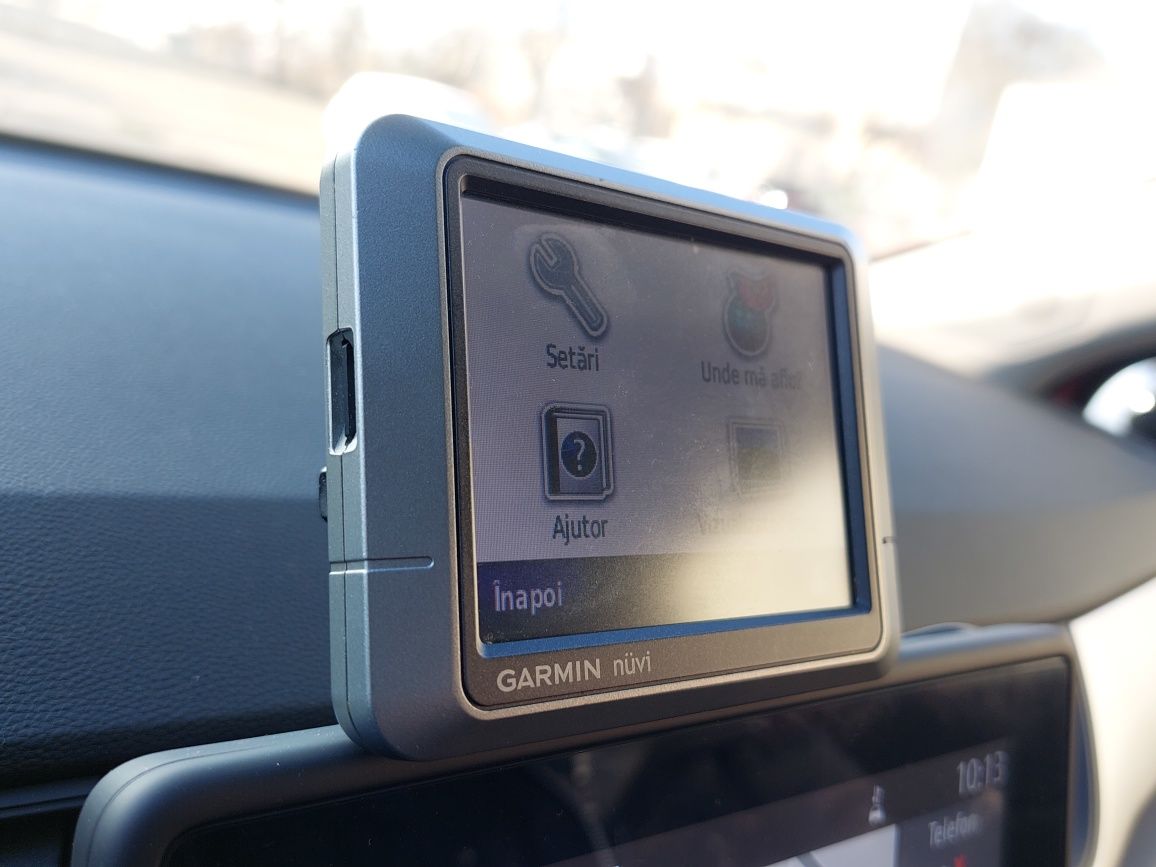 GpS Navigatie Garmin Novi 200 + incarcator + suport parbriz - 99 lei