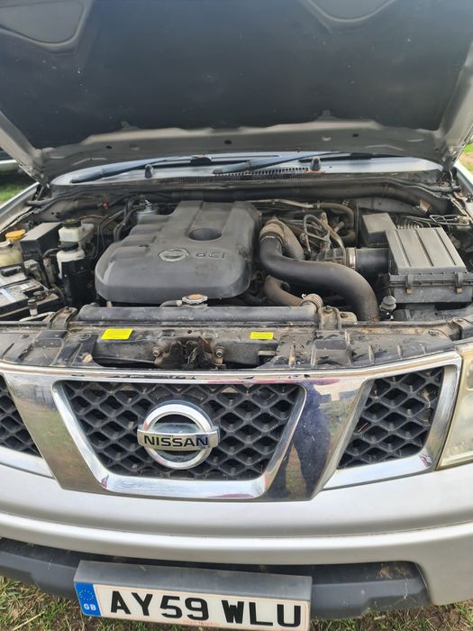 Masina Nissan Navara