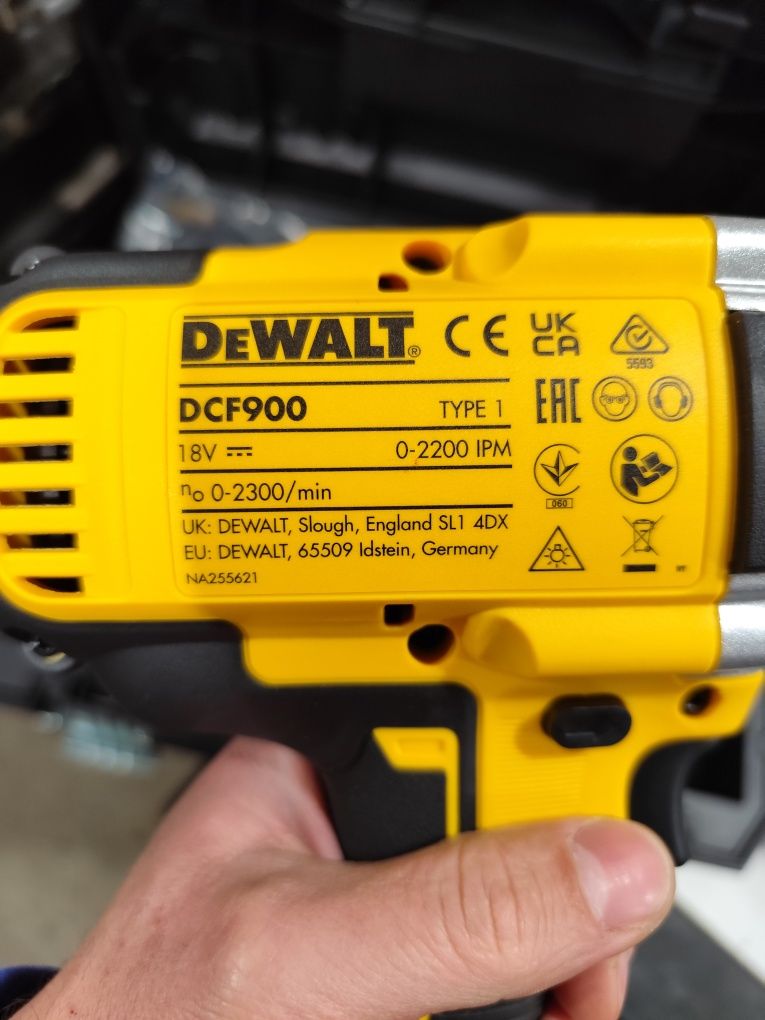 Безчетков акумулаторен гайковерт Девалт Dewalt  DCF900P2T 2 × 5Ah