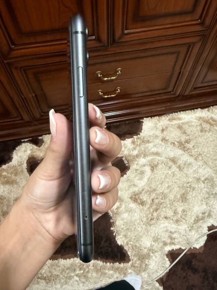 iphone 11  black