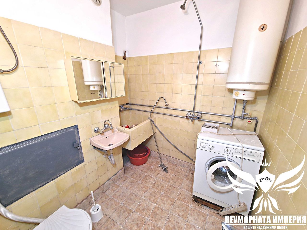 Дава се под наем Тристаен апартамент в Асеновград - 80 кв.м за 258 € - Снимка #13