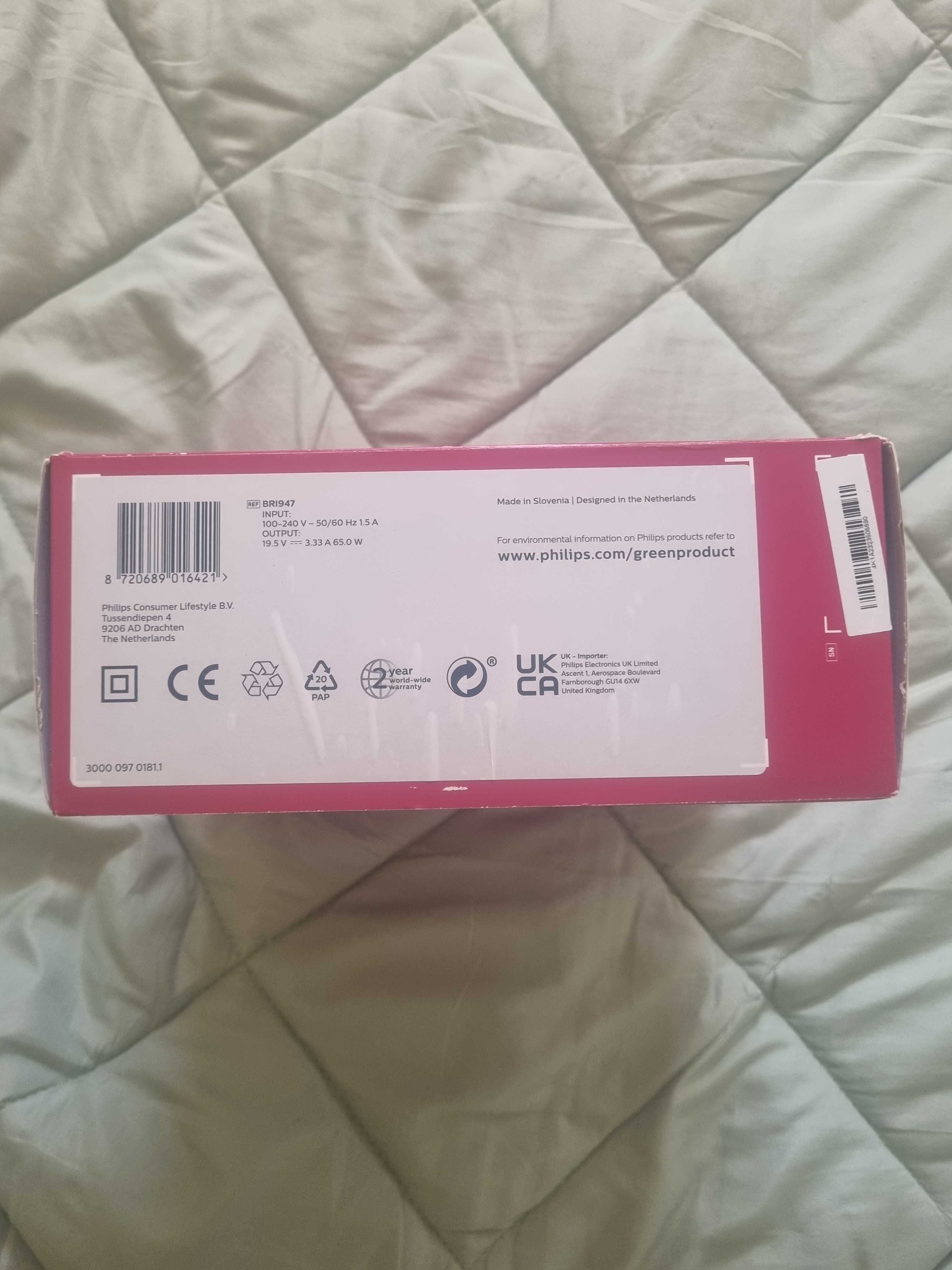 Фотоепилатор IPL Philips Lumea Seria 8000 BRI947