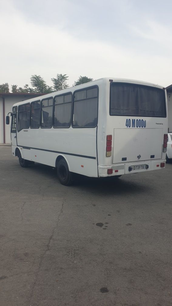 Avtobus isuzu np 26