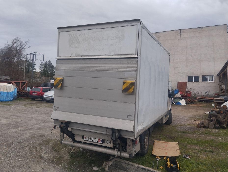 Фургон с падащ борд