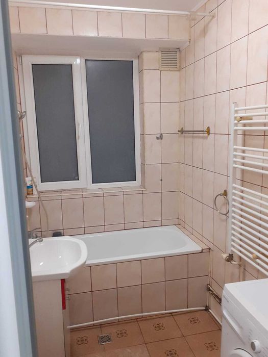 Inchiriez garsoniera parter