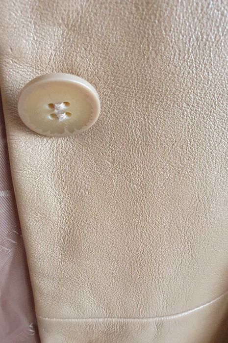 Vând haină noua din piele bej, midi, mărimea XXL