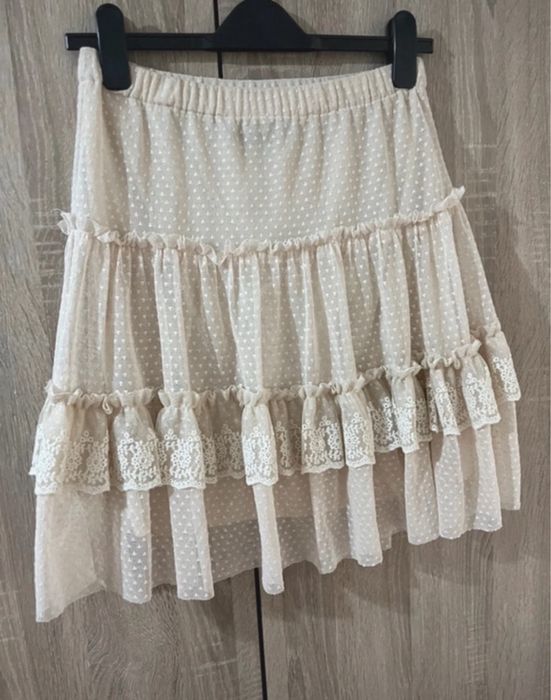 Fusta volane dantela