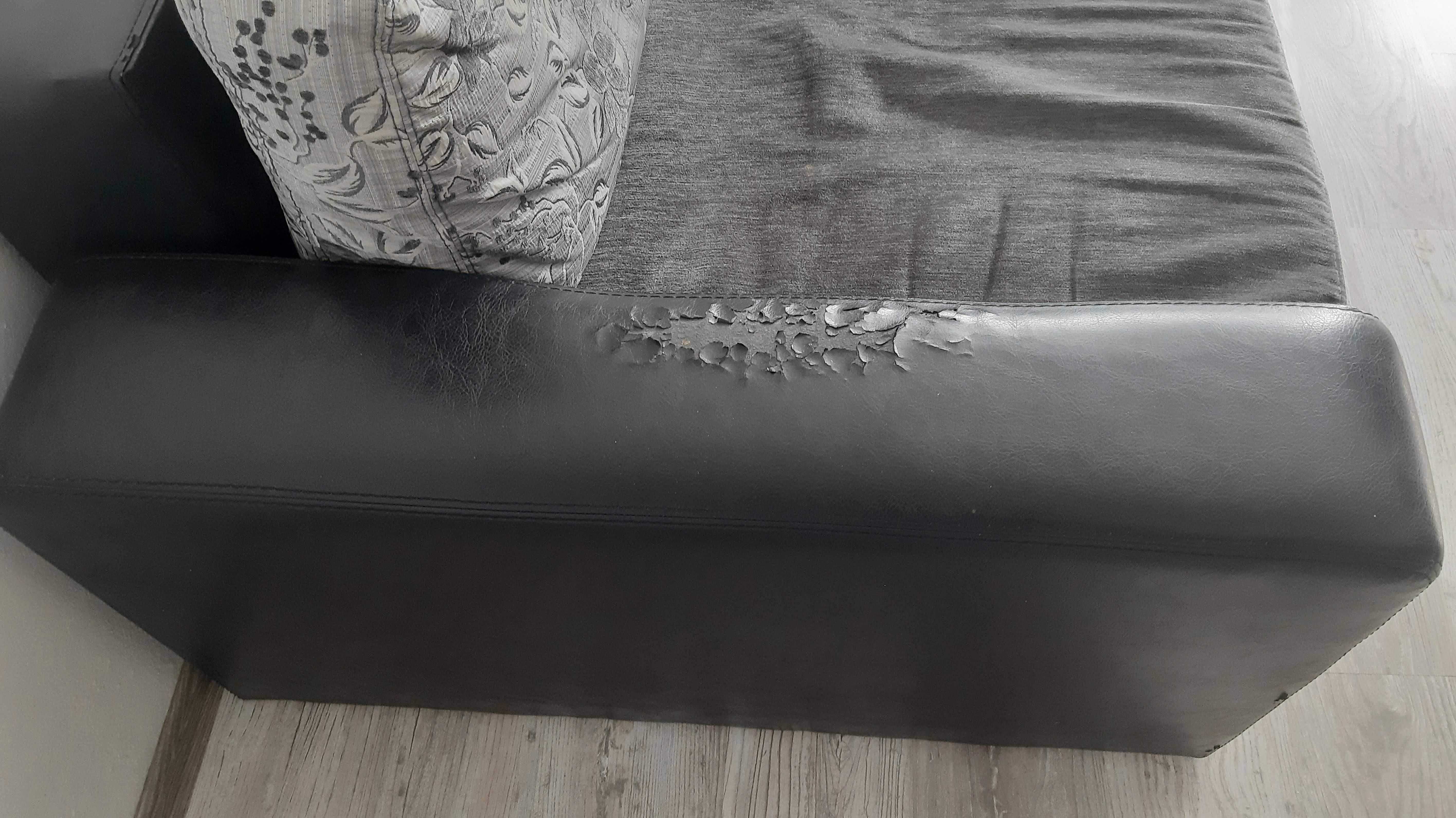 Ъглов диван с функция за сън и ракла