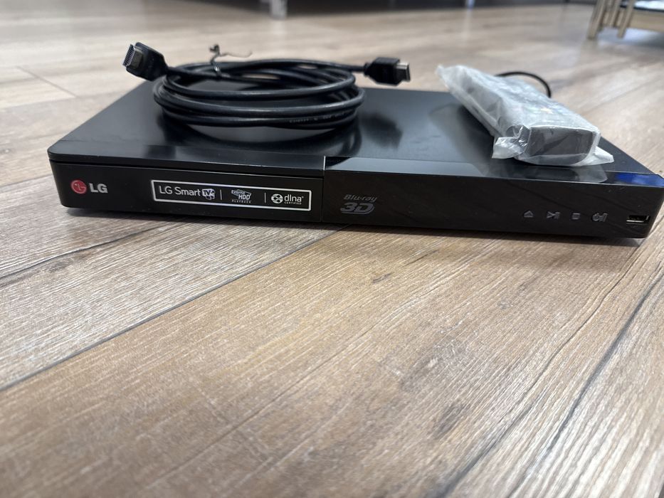 Vand colectie blu ray si dvd plus player blu ray Lg bonus !