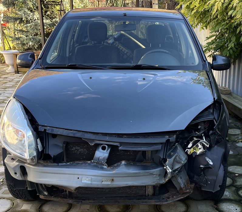 Vand Dacia Sandero avariata