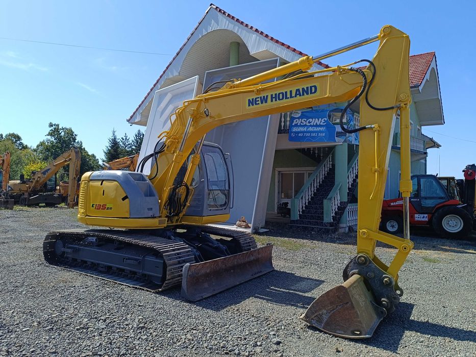 Excavator pe senile cu lama, 15 tone, New Holland E 135SR, 2011