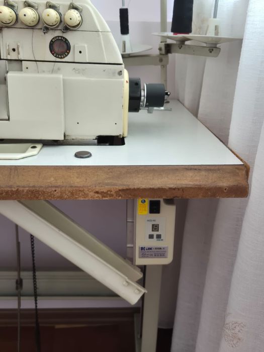 Masina de cusut industriala Juki overlock