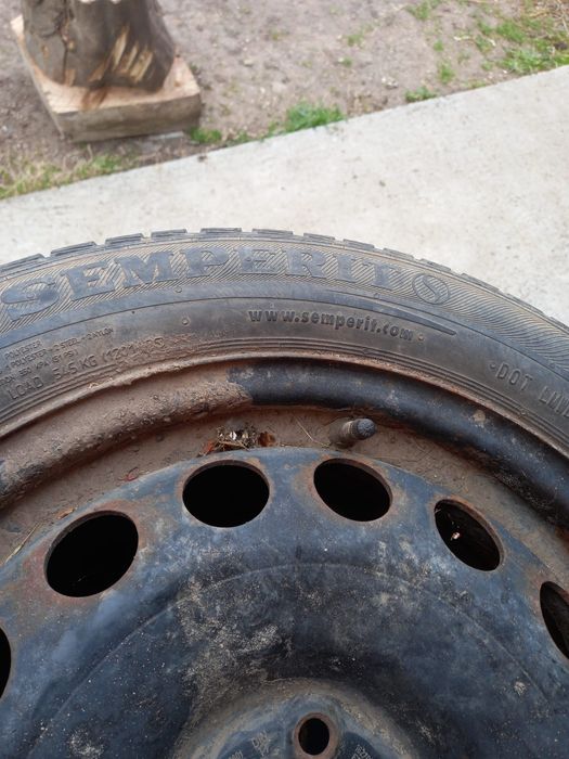Vând roti pe 16 pentru masina marca semperit