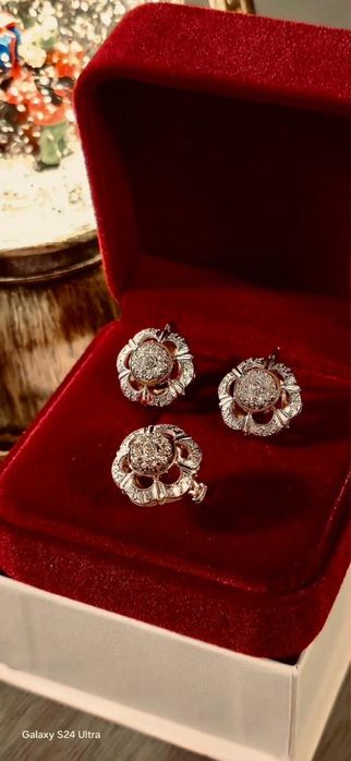 Продам золотой комплект СССР с бриллиантами