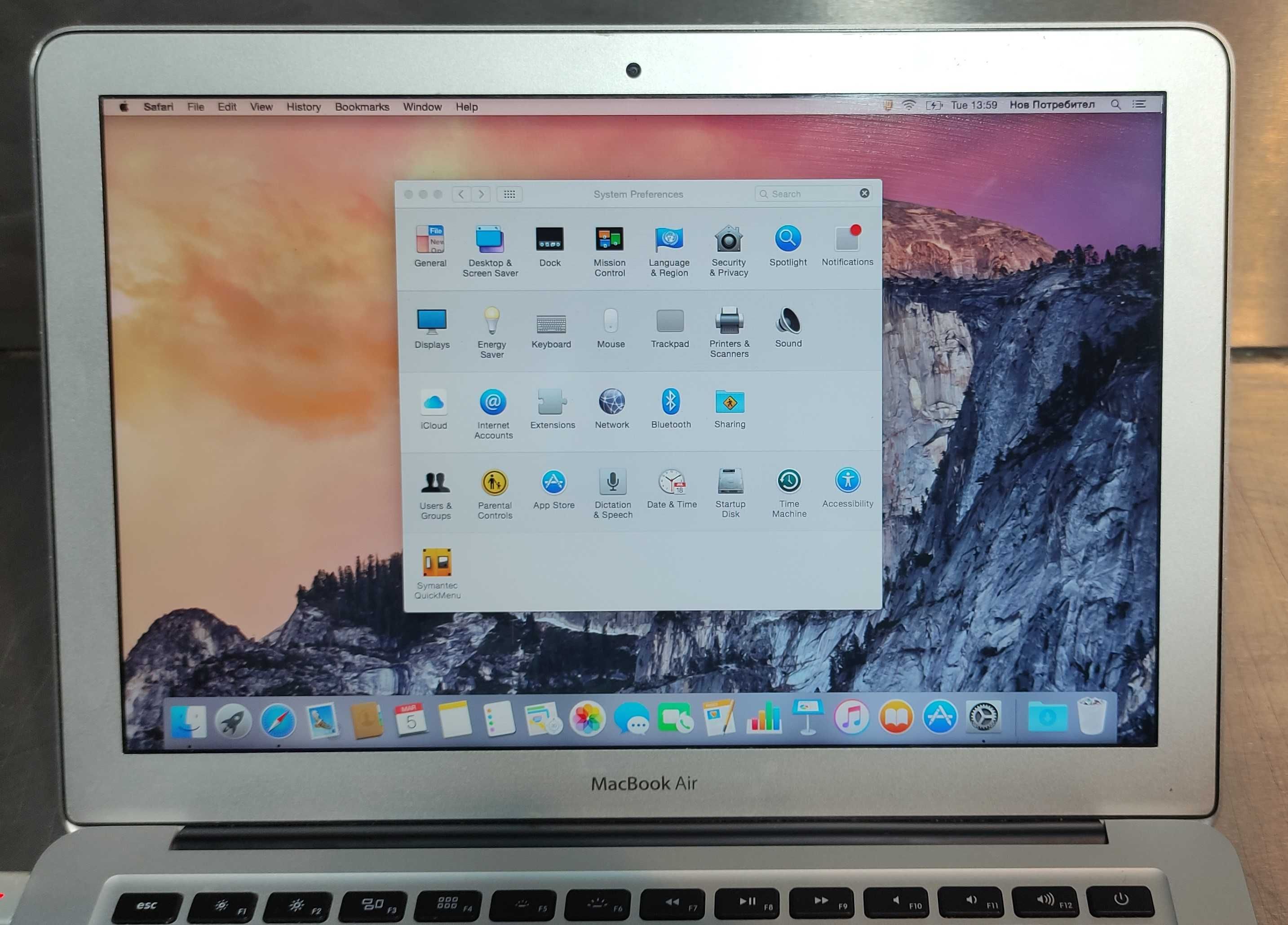 Apple MacBook Air 13" Early 2015 1.6 GHz Intel Core i5, 4 GB 128GB SSD