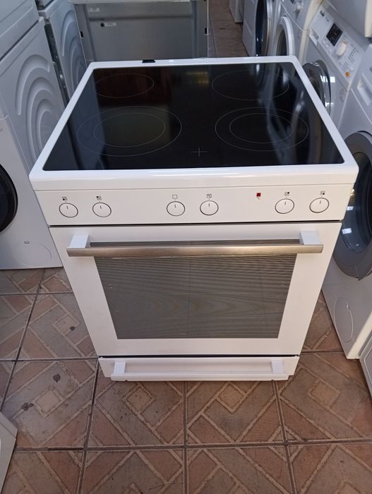 Свободно стояща печка с керамичен плот Electrolux 2 години гаранция!