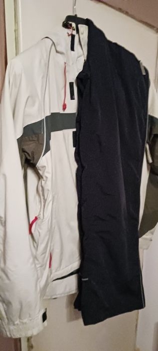 Зимен панталон и яке , стават за сноуборд , ски или разходки