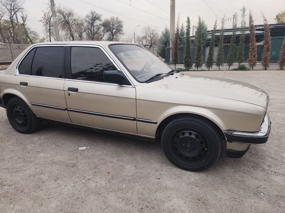 BMW E30 в хорошем состоянии  бед ДТП