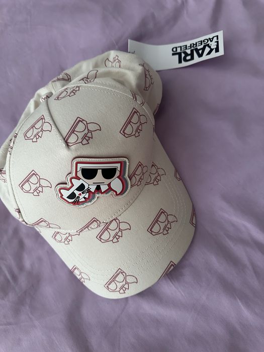 Нова шапка Karl Lagerfeld с етикет