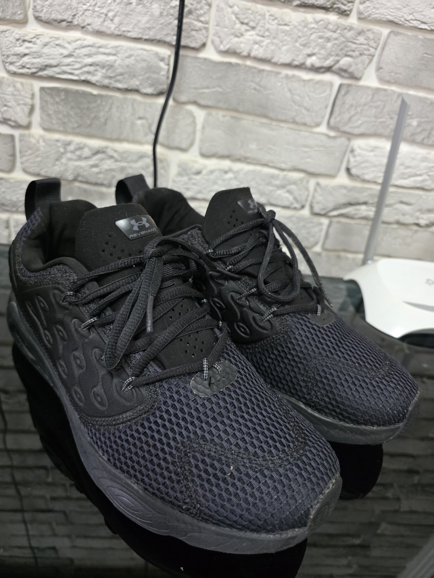 Оригинальные кроссы Under Armour