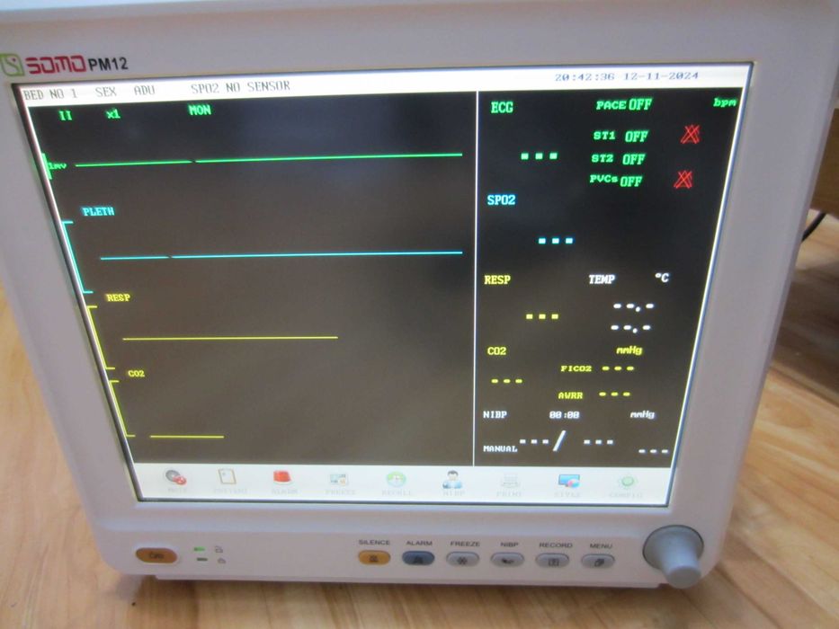 Monitor multiparametric/functii vitale Somo PM12 pt. cabinete etc...