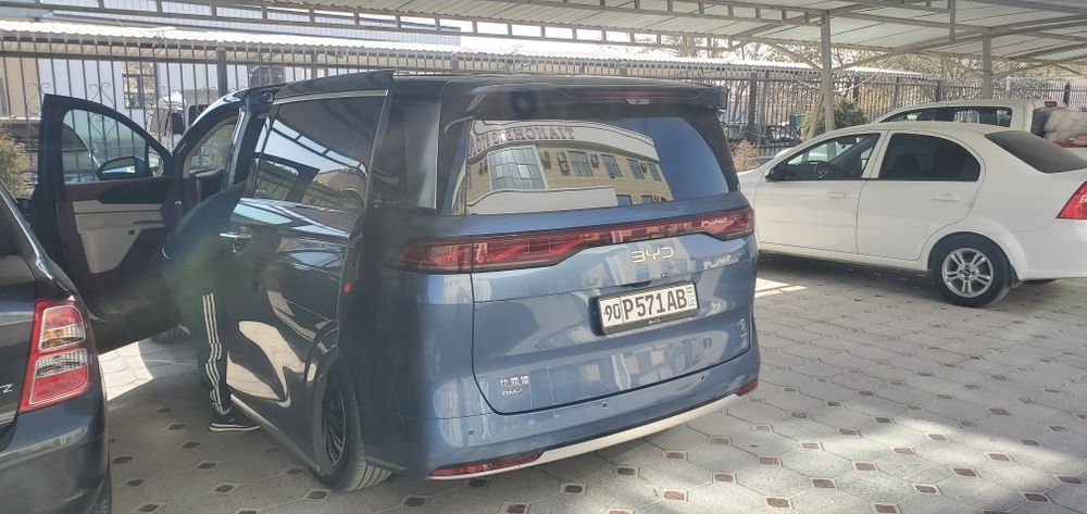 BYD XIA miniven srochna sotiladi