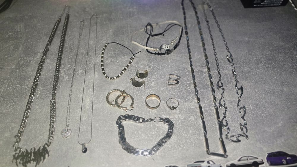 Vând bijuterii folosite