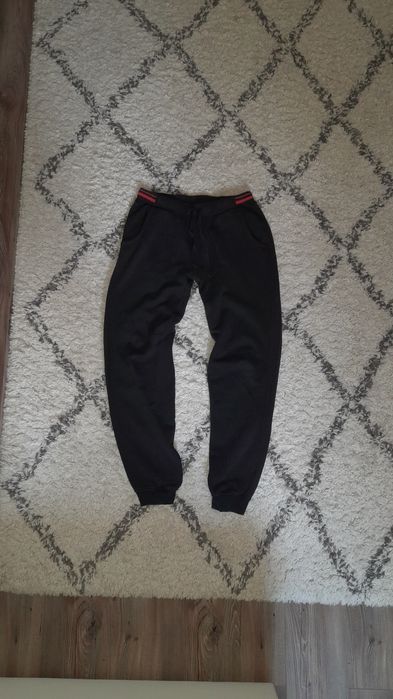 Pantaloni negri M