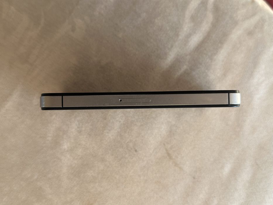 Iphone 4S IDEAL без царапин с зарядчиком