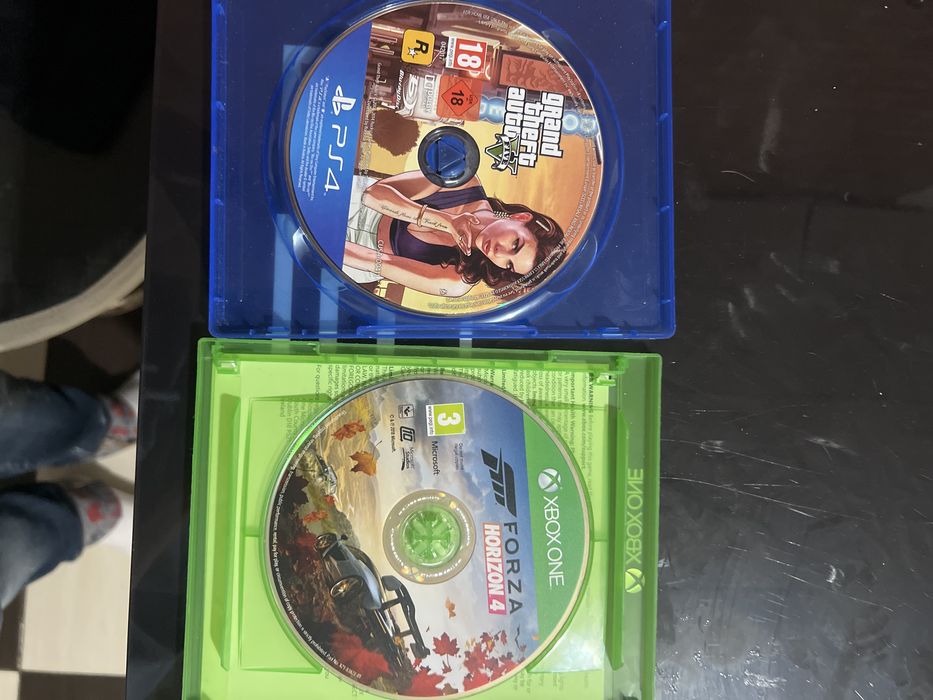 Vând GTA V ps4, si forza horizon 4 xbox one