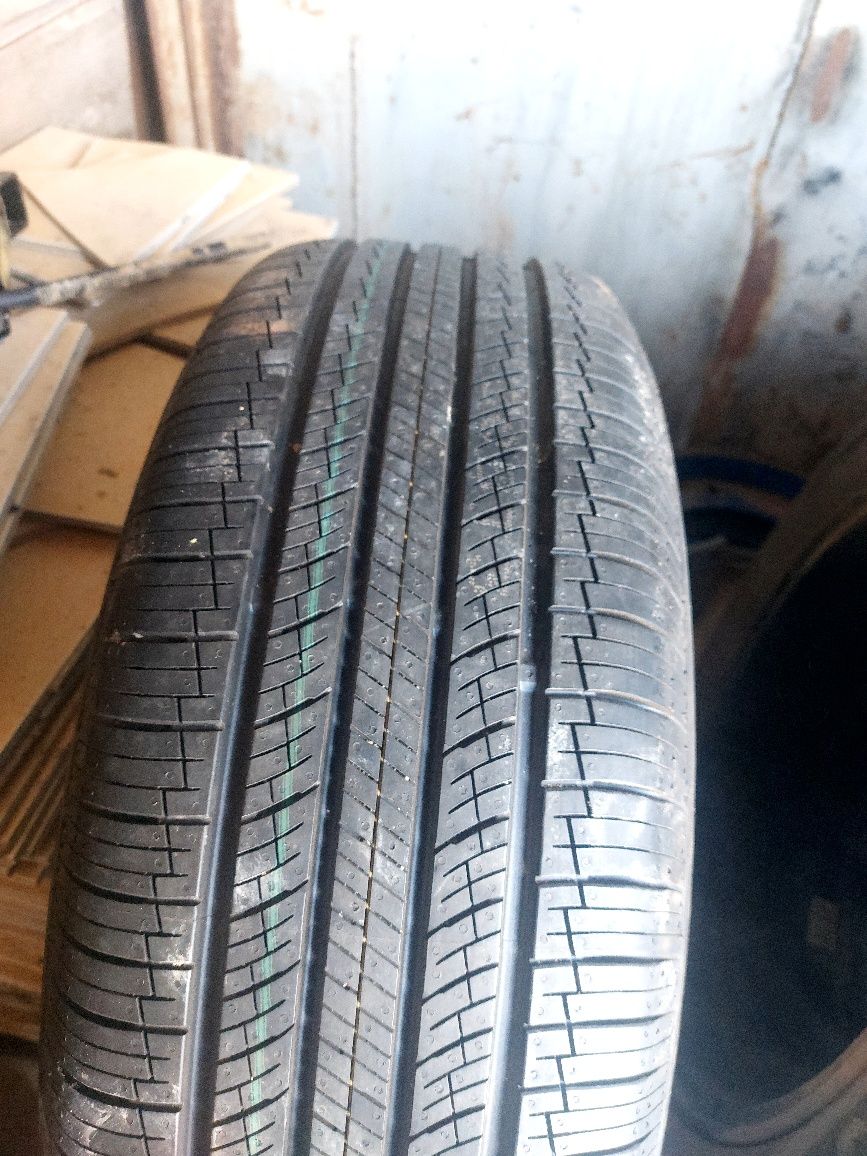 Покришка с оригиналным дисками накаченный новый 235/65/ R17.Туксон IV.