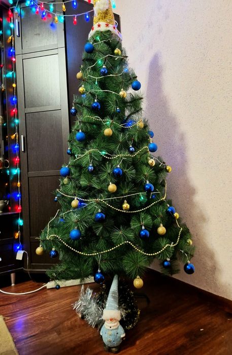 Продам елку искуственную