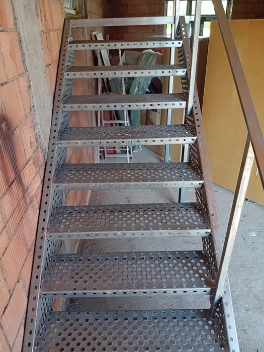 Scara metalica zincata 4mm grosime facem și montaj