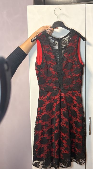 Дантелена рокля!