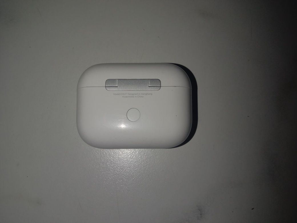 Продаю AirPods..