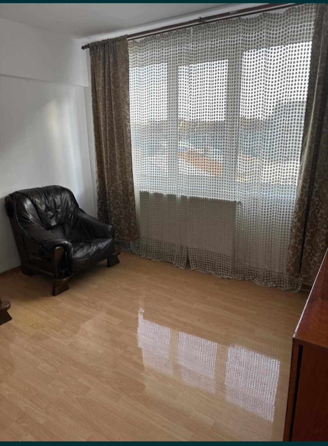 Închiriez apartament