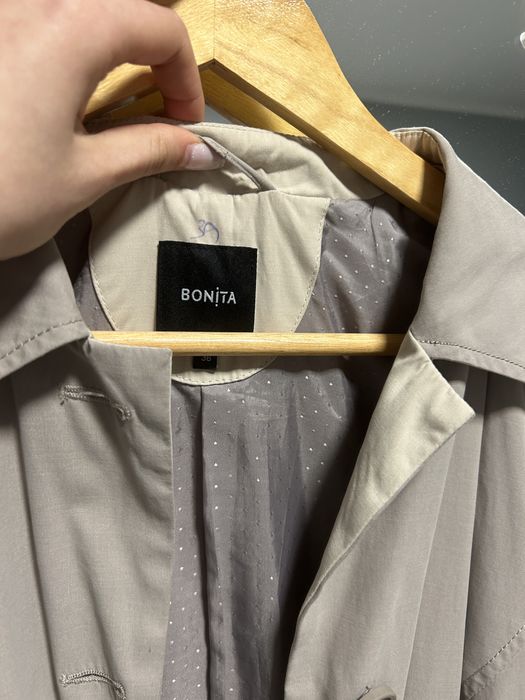 pardesiu, stare ca in poza, ca si nou in afara de cusatura la subrat