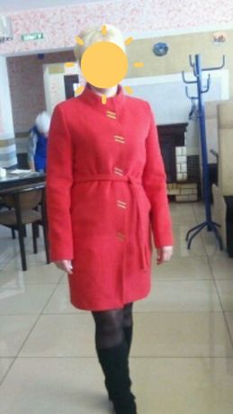 Продам пальто весна-осень .Красного цвета размер 44-46 .цена 9000 тг.