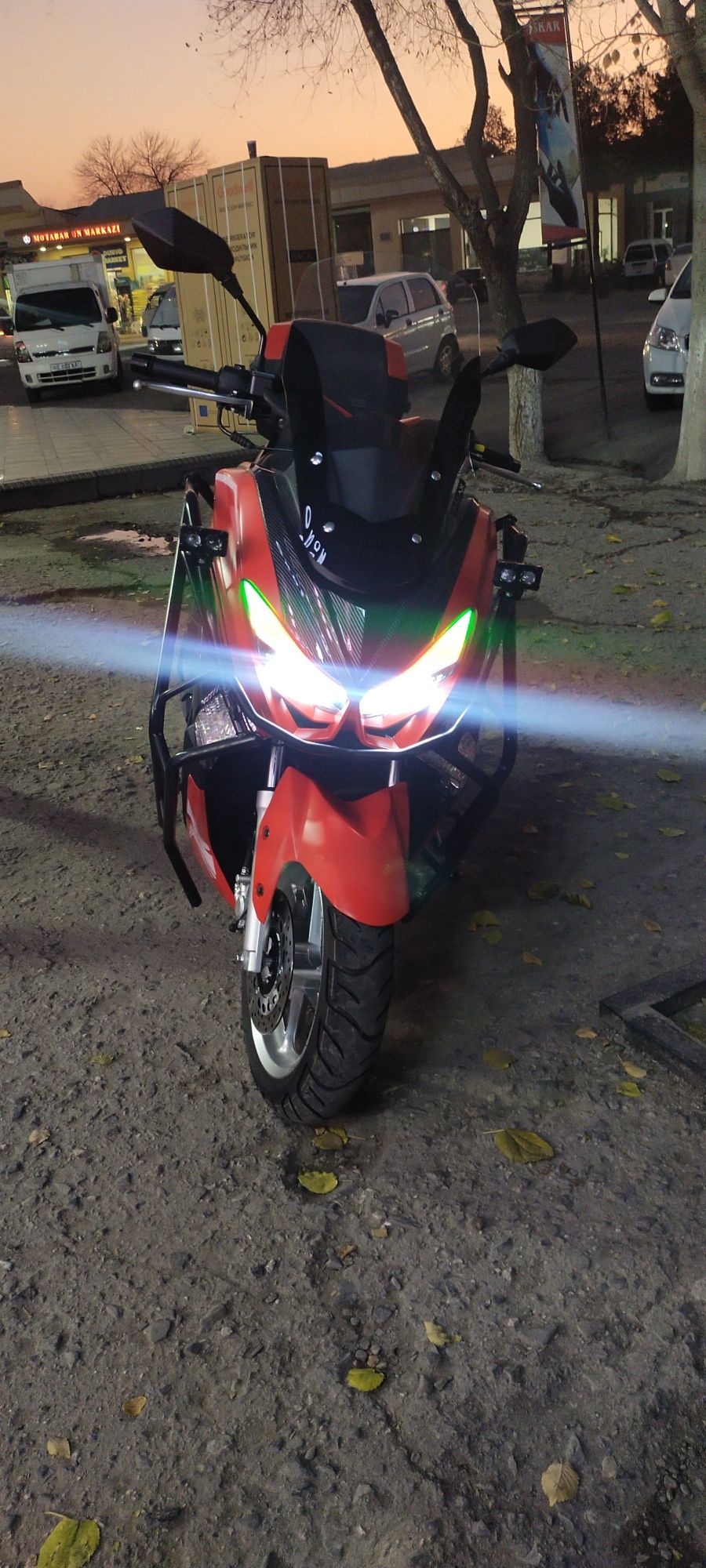 Skuter  N-MAX Sotiladi