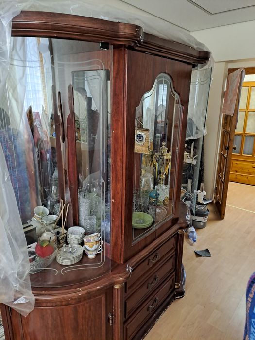 Гостиный шкаф , горка. Сервизный