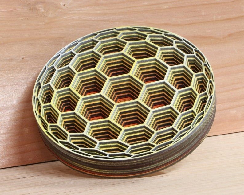 Vand decoratiune albina din lemn pentru apicultori