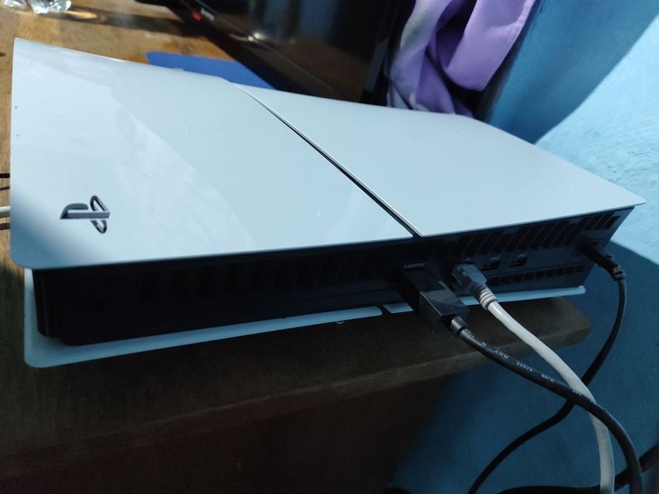 Ps5 slim, cu port disc și maneta originală