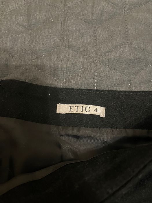 Fusta neagră - stare impecabila