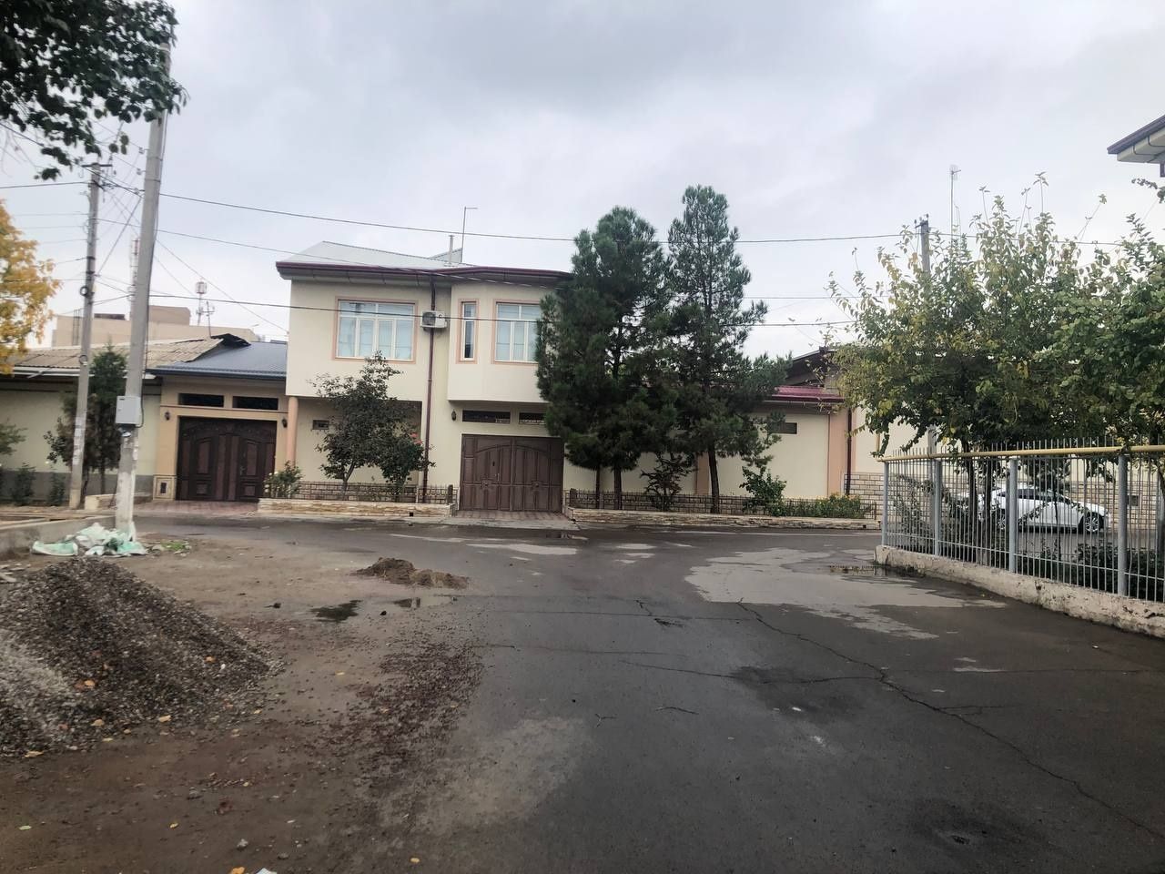 Ko'kchada xovli sotiladi 4 sotix uglavoyda