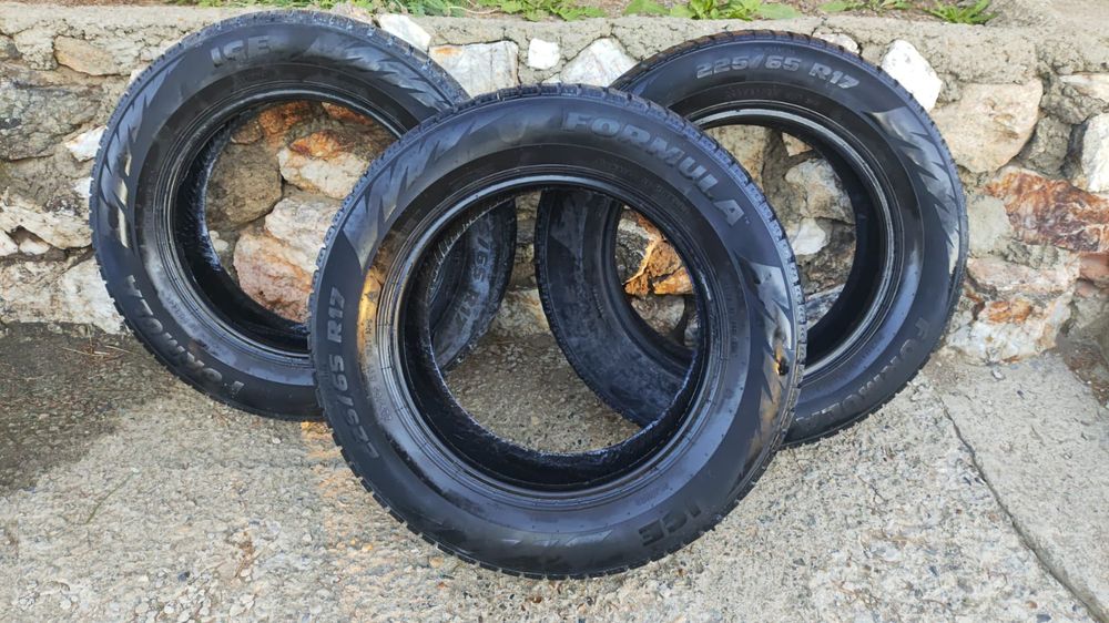 Продам б/у зимние шины 225/65/17 102T шипы FORMULA ICE 3 шт